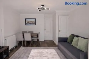 Shaftesbury 2-Bed House with Parking - Image 2
