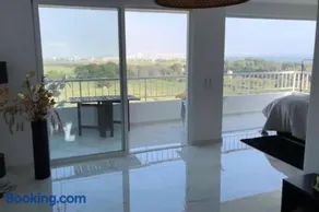 Modern penthouse with sea view - Image 3
