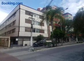 Apto Cabo Frio RJ Mobiliado há 170 metros da Praia do Forte com Wi-Fi e Garagem coberta - Image 1