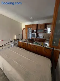 Luxury seaside apartment, 3 bedrooms - Image 1