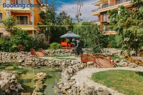 Dreamland Oasis Apartments - Image 3