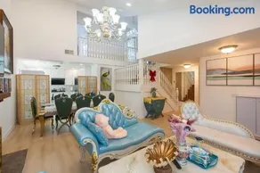 Whole 4BR House with Gazebo, Sleeps 8, Pet OK - Image 2