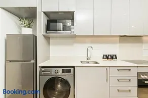 Newlands Peak Modern living - Image 1
