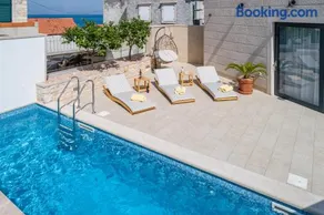 VILLA STONE PEARL SUTIVAN - exceptional luxury new three-room villa - private pool and jacuzzi - perfect location right next to the town center and the beach - secured parking space - Image 1