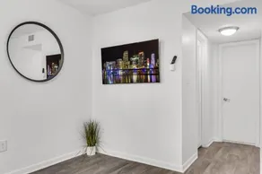 North Miami 2BR with Pool and Free Parking - Image 5