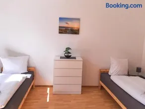 Zentrale 2 Zimmer Wohnungen für Gruppen & Monteure fußläufig zur Elbe & Shoppingcenter - Image 3