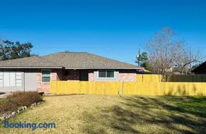 Private 2 bedroom duplex - Image 4