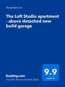 The Loft Studio apartment - above detached new build garage - Image 2