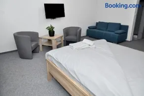 Pokoje, Apartamenty, Restauracja Marcus - Image 1