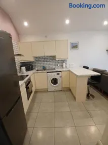 D17 Accommodation - Dublin Airport - Image 1