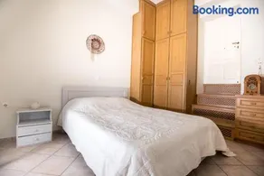 Amazing View-Traditional Home - Image 3