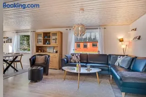 Cozy Holiday Home Near The Water With Space For 5 People - Image 4
