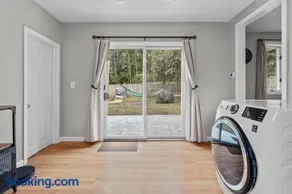 2BR Family Vacation Home firepitbackyard - Image 4