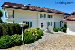 Appartement avec barbecue, terrasse et jardin | Vue jardin - Image 5