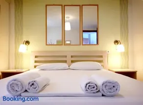 Nefeli Seaside Apartment Elegant Stay Near the Beach - Image 2