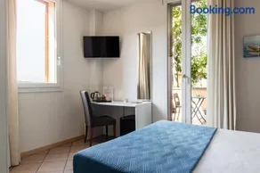 Hotel EMI - Image 2