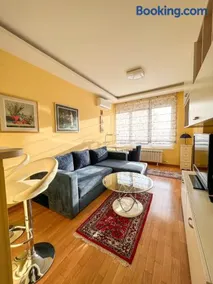 Mega Lux Apartment - Image 1