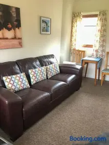 Court Farm Holiday Bungalows Ltd - Image 4