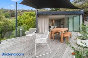 Modern Studio with sweeping views - Image 1