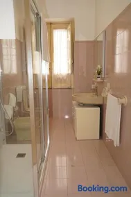 Apartment with terrace in the city centre of Zafferana Etnea - Image 1