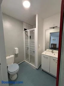 Hôtel 2 Étoiles centre ville - Image 1