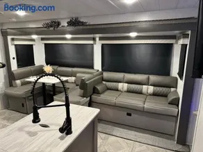 Cozy Stationary RV Getaway - Image 2