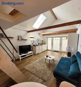 Modernes 1-Zimmer-Apartment mit Galerie-Schlafkoje im skandinavischen Stil - Image 5