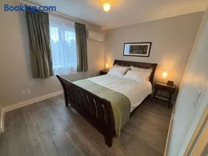Water & Mountain Views - Family & Pet Friendly - Image 3