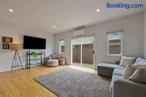 21 White Close Encounter Bay - Linen Included - Image 4