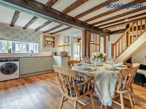 3 Bed in Fordingbridge oc-94495 - Image 2
