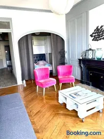 Chez Mo - Image 2
