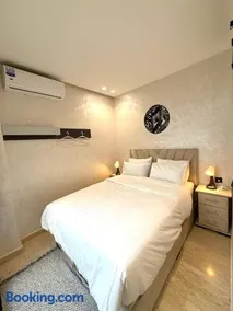 App Hotel in Bourgogne, in a very good location - Image 3