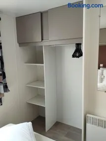 Mobil Home 3 chambres climatisé tout équipé - Image 2