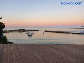 Wake up to the ocean at LegaSea - Image 2