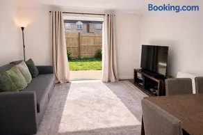 Shaftesbury 2-Bed House with Parking - Image 1
