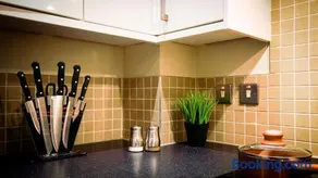 Superb City Center 1 or 2 BR Apts King Bed - Image 3