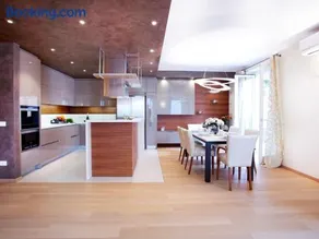 State of the art home suite with 180 degree panoramic lake view, pool and spa sleeping up to 10 guests by Italian Apartments - Image 1
