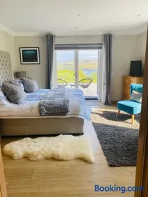 Woodland Lodge Luxury Suite - Image 3