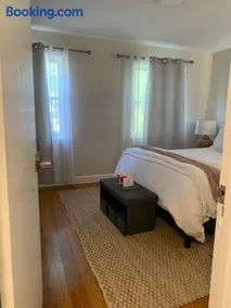 Travelers House - 2 Bedroom,1 Bathroom - 2 Miles to Capitol Hill - Image 1