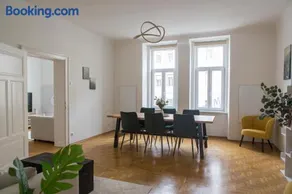 Bright City Apartment - Image 4