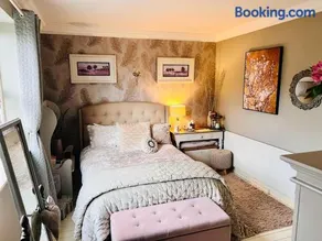 Village boutique retreat with cooked breakfast - Image 3