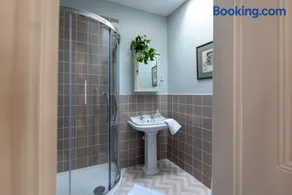 Merchants Town House - Catherine Hill - Image 3
