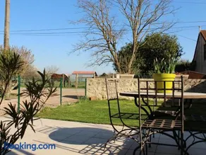 Gîte rénové avec terrasse, animaux admis près de St Pourçain - Image 5