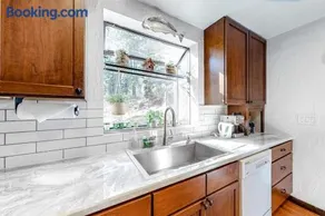 Ski getaway with amazing mountain views fireplace pool & river path access - Image 5