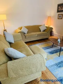 Elegant 3BD Edwardian Home Warminster - Image 2