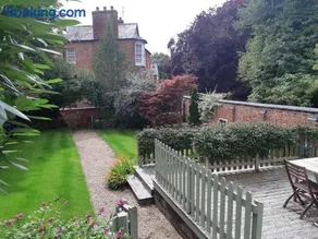 Beautiful Georgian cottage within a private walled garden - Image 4
