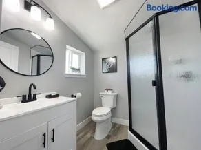 Cozy Entire Home Gateway to Sequoia Pet Friendly - Image 3