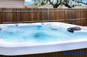 Hot Tub Getaway Nr Missions Park BBQ Yard Games - Image 1