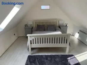 Hewarts Lodge, Brand New Property, 1 Mile From The Beach, 15 Minutes From All Goodwood Events - Image 5