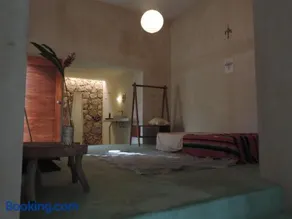 barefoot jungle studios - Image 3